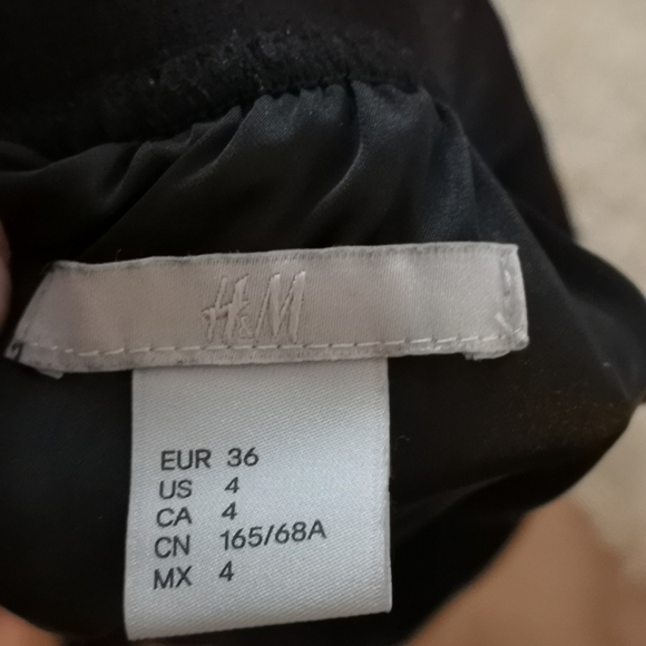 Black midi pleated skirt - Picture 3 of 4